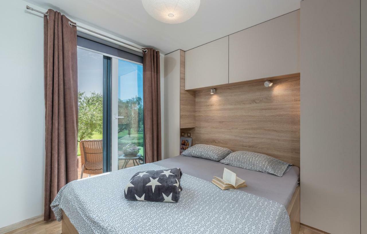 Beach House Ive With Jacuzzi, Pool, Playground And Bbq In An Olive Grove With A Beach, Pomer - Istria Exteriér fotografie